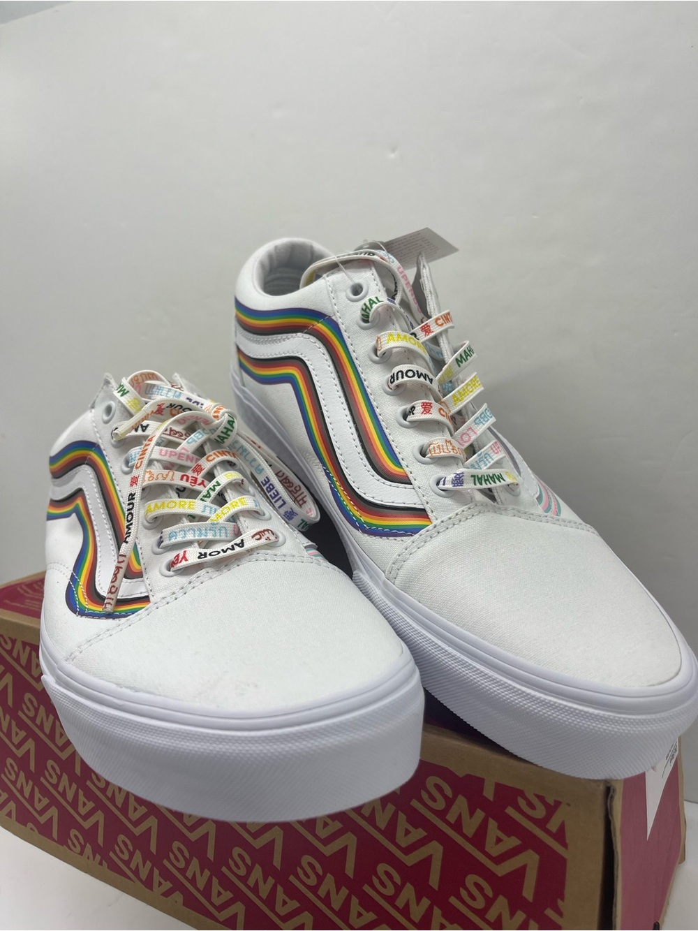 Vans Men’s 12 Old Skool (Pride) White/True White
VN0A5KRFB5U Sneakers - Picture 3 of 16